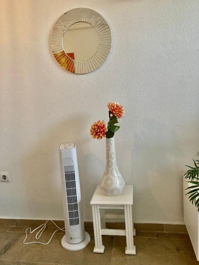 Marina Apartment Beach Естепона Екстериор снимка